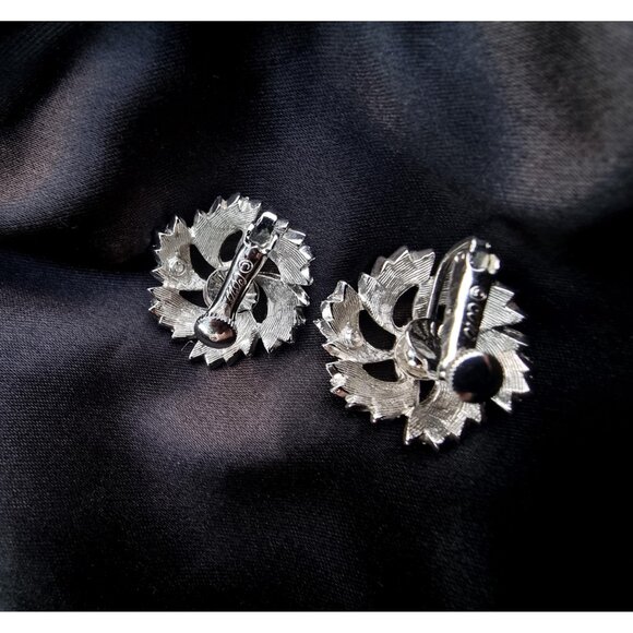 Vintage CORO Signed Flower Silver Toned Patern Clip On Earrings - Picture 6 of 6